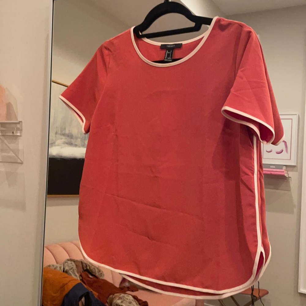 Silk like T shirt with piping
